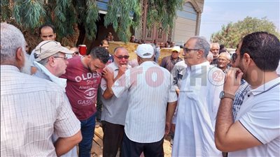 انهيار والد الشاب الغريق أثناء تشييع جثمانه بـ كفر الزيات | بث مباشر