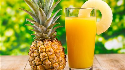 خطوة بخطوة.. طريقة عمل عصير الأناناس المثلج فى المنزل وفوائده