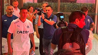 أليكسيس سانشيز يصل فرنسا تمهيدًا لانتقاله إلى مارسيليا