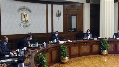 الحكومة: تقديم حوافز لاستثمار القطاع الخاص بمجال إنشاء تجمعات صناعية لخام الرمال البيضاء