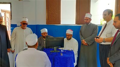 اختبار المتقدمين للعمل محفظي القرآن الكريم بفروع الرواق الأزهري بمحافظات الوجه القبلي