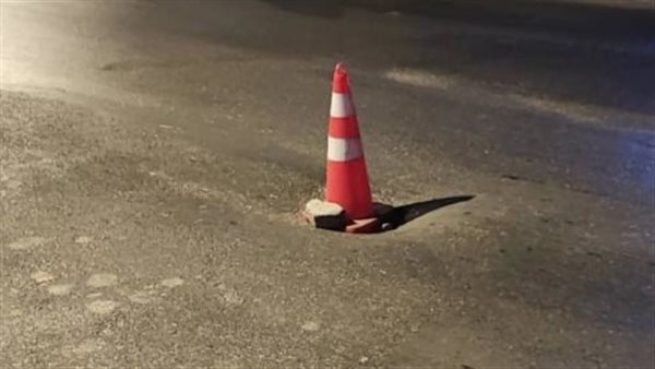 هبوط أرضي أمام جامعة