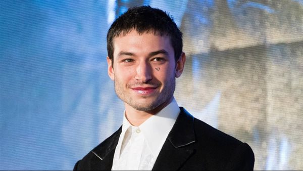 النجم عزرا ميلر 