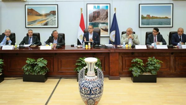 اجتماع وزير السياحة