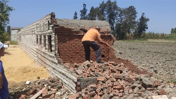 إزالة جبانات بنيت