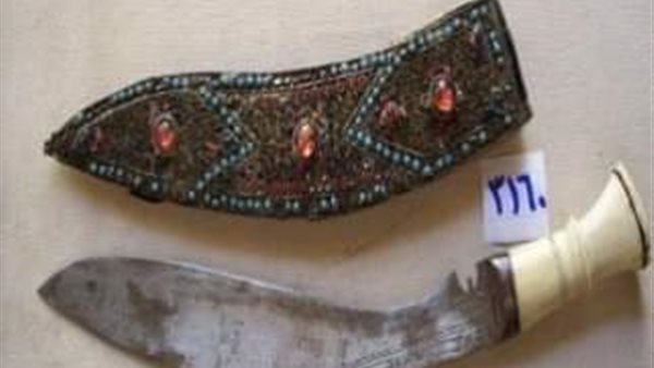 خنجر من الصلب 