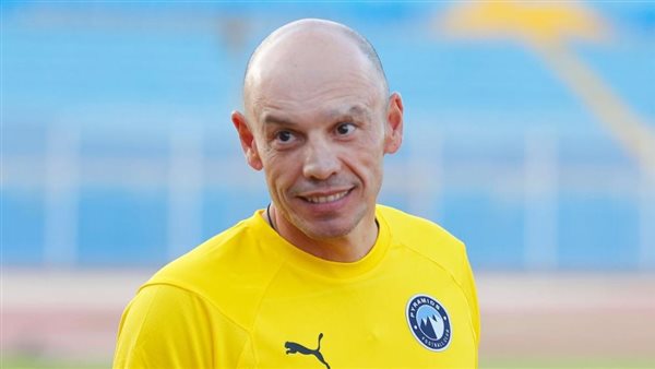 تاكيس جونياس مدرب