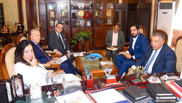 اجتماع وزيرة الهجرة