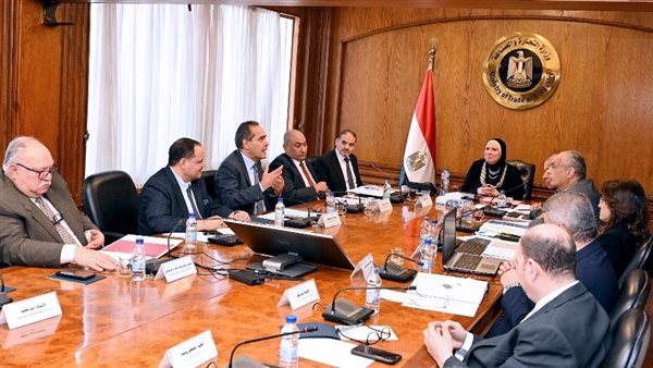 وزيرة الصناعة 