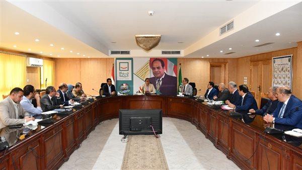 اجتماع محافظ الفيوم