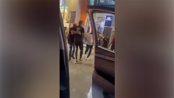 خناقة لاعب مع المشجع