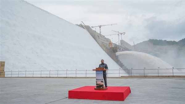 آبي أحمد من أمام