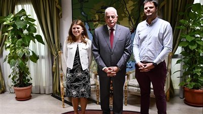 أهداه تيشرت ماردونا.. محافظ جنوب سيناء يلتقي نائب سفير الأرجنتين