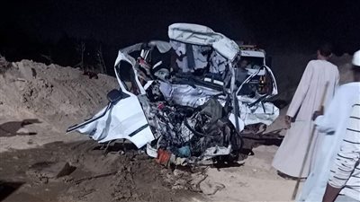 مصرع وإصابة شخصين في حادث تصادم سيارتين بسوهاج