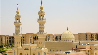  طلعت مصطفى تكرم شهداء الوطن وتفتتح مسجد الشهيد طيار هشام حسني بالرحاب | فيديو 