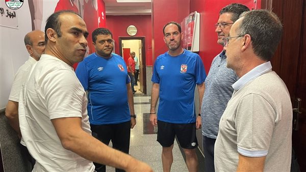 فيتوريا يزور الأهلي