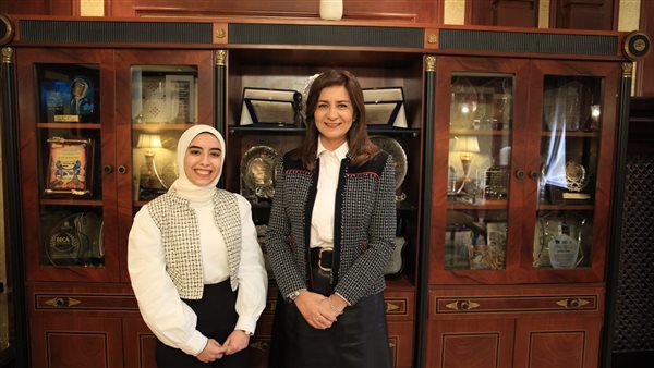 السفيرة نبيلة مكرم