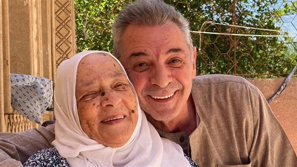 محمود حميدة ووالدته