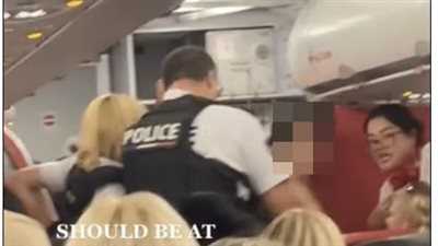 تجردت من ملابسها وقالت الله أكبر وهددت بأن والديها داعشيين.. سيدة تجبر طائرة بريطانية للهبوط الاضطراري