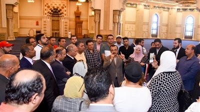 ممثلو الكيانات المصرية بالخارج يختتمون جولتهم بالعاصمة الإدارية بزيارة مسجد الفتاح العليم