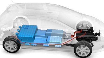 4 نصائح لإطالة عمر بطارية سيارتك الكهربائية