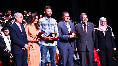 جامعة مصر للعلوم والتكنولوجيا تنظم حفلًا ضخمًا لتخريج دفعة جديدة من كلية التكنولوجيا الحيوية |صور