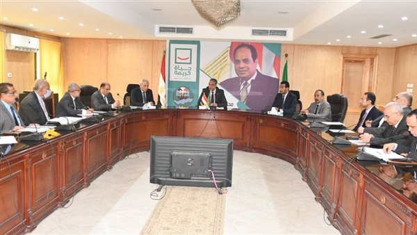 اجتماع محافظ الفيوم