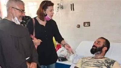 مصر متألمة.. الأب بطرس دنيال يزور مصابي حريق كنيسة أبو سيفين