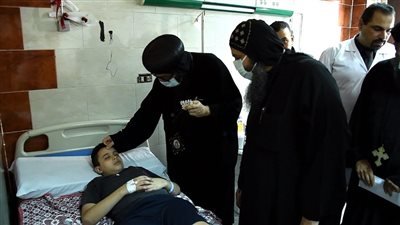 بتوجيه من البابا تواضروس الثاني.. وفد كنسي يزور مصابي حادث كنيسة إمبابة