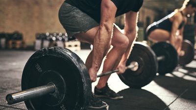  دراسة: رفع الأوزان 5 أيام في الأسبوع يبني العضلات بشكل أكبر 