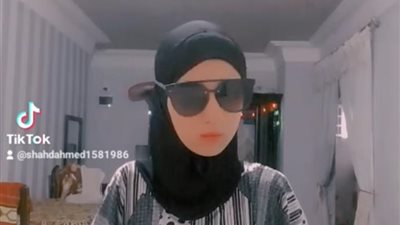 التيك توكر شهد أحمد تروي قصة التزامها بالإسدال في فيديوهاتها الكوميدية: خفة الدم مش في اللبس القصير