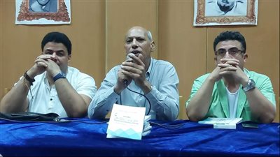 قصر ثقافة بورسعيد يعقد ندوة بحضور الشاعر محمد عزيز | صور