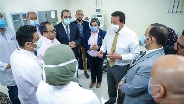 وزير الصحة في مستشفى