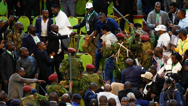 شجار في قاعة الانتخابات