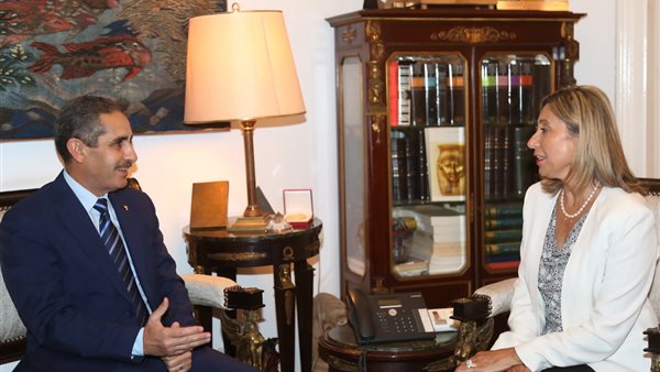 وزيرة الثقافة ومحافظة