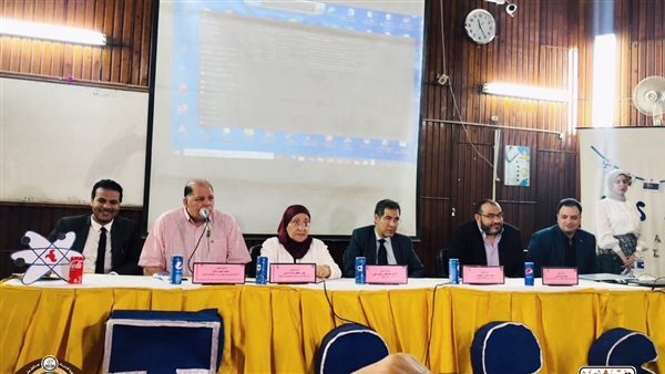 جانب من الندوة