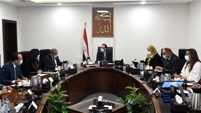 الحكومة تدرس إعفاء الأسر المديونة بأقساط وإعداد ملف باحتياجاتها