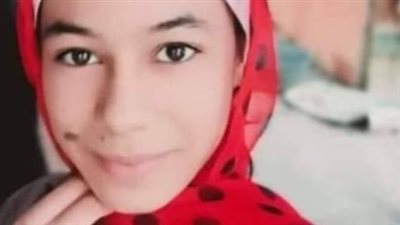 والدة طالبة التجارة المُتغيبة بالفيوم تنهار بالبكاء: عاوزة بنتي أبوها مريض ونفسيته تعبانة