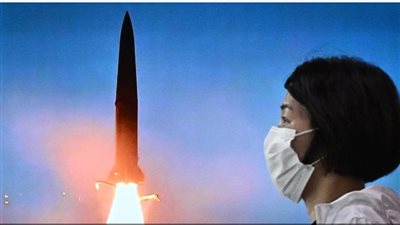 كوريا الشمالية تطلق صاروخين باليستيين في تصعيد جديد للتوتر بالمنطقة 