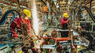 الجريدة الرسمية تنشر قرار الصناعة بمنح المنشآت الصناعية مهلة عام لتوفيق أوضاعها 