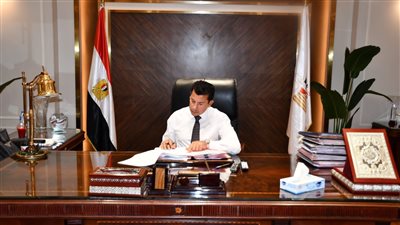 تنفيذًا لقرار الدولة.. وزير الرياضة يباشر مهام عمله بالحي الحكومي بالعاصمة الإدارية
