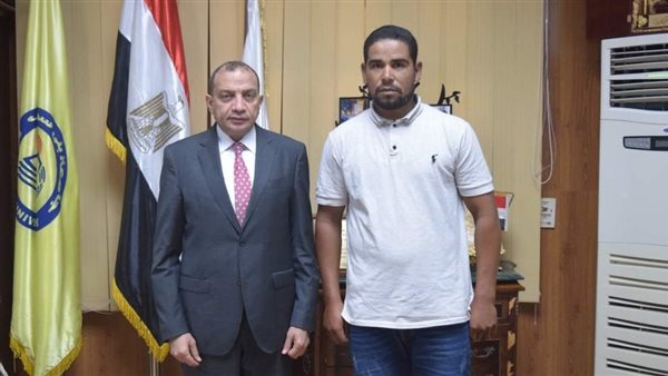 رئيس الجامعة ووالد