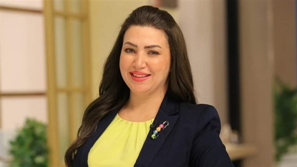 الإعلامية إيمان عز