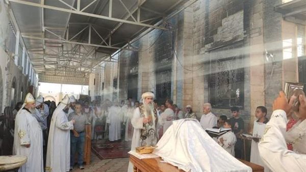 صلوات القداس بفناء