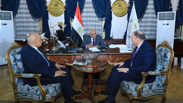 وزير التعليم ومدير