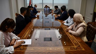 بمقر العاصمة الإدارية.. وزير الرياضة يلتقي مجموعة من الشباب متدربي وحدة السياسات 