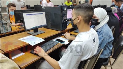 إقبال كبير من الطلاب وأولياء الأمور على معامل تنسيق جامعة عين شمس تزامنا مع بدء المرحلة الثانية | بث مباشر 