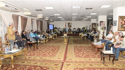 محافظ أسيوط يوجه بتكثيف الحملات التموينية على المخابز للتأكد من جودة رغيف الخبز 