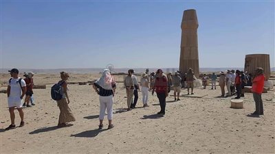 وفد سياحي من إيطاليا وإسبانيا يزور المناطق الأثرية بالمنيا