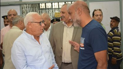 محافظ بورسعيد يتفقد مجمع المنطقة الحرة ومركز الخدمات الاستيرادية لمتابعة سير العمل